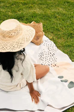 GEOMETRY Abstract Beach Blanket