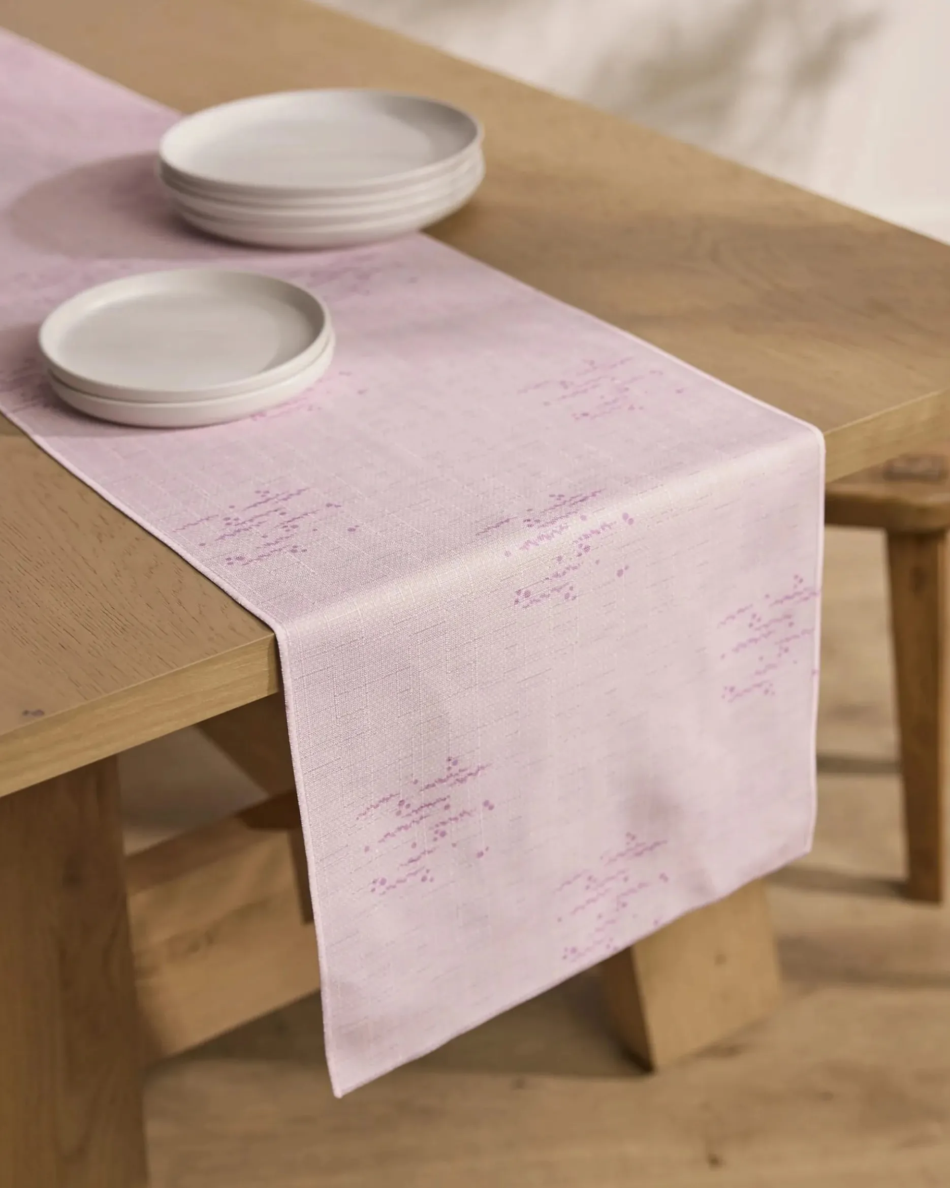 GEOMETRY Bubble Ditzy Dusty Rose Table Runner