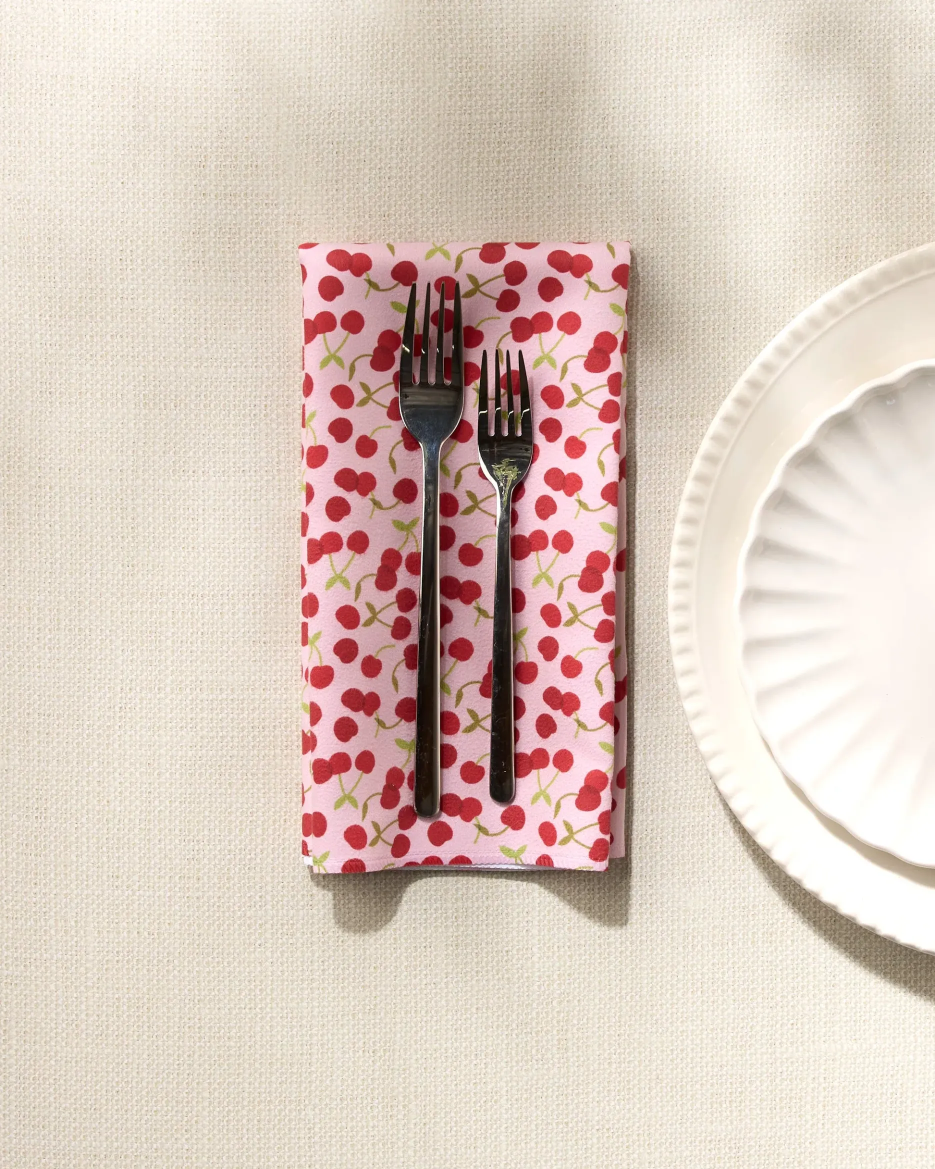 GEOMETRY Cheery Cherries Dinner Napkin Set