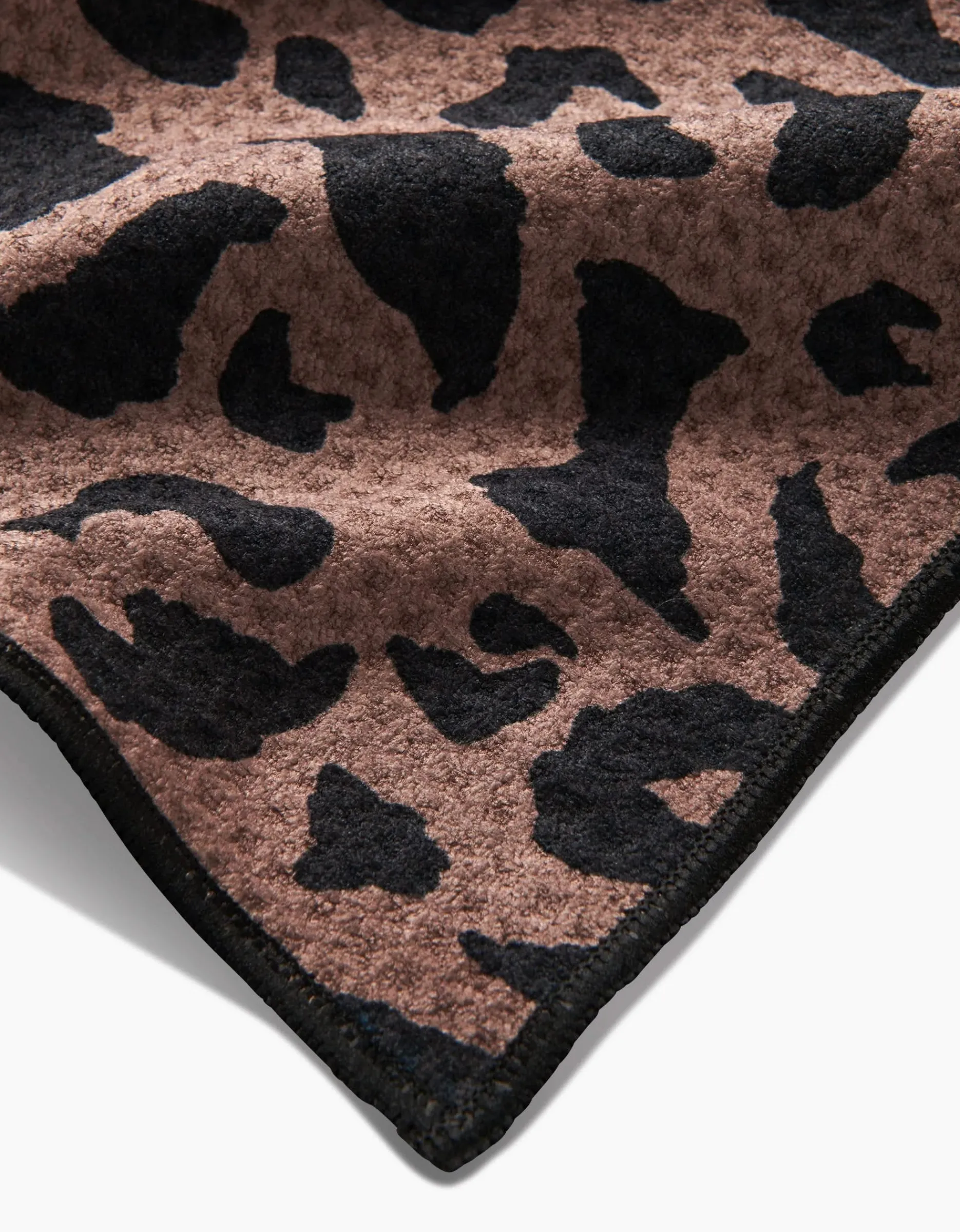 GEOMETRY Cheetah Hound Paw Towel