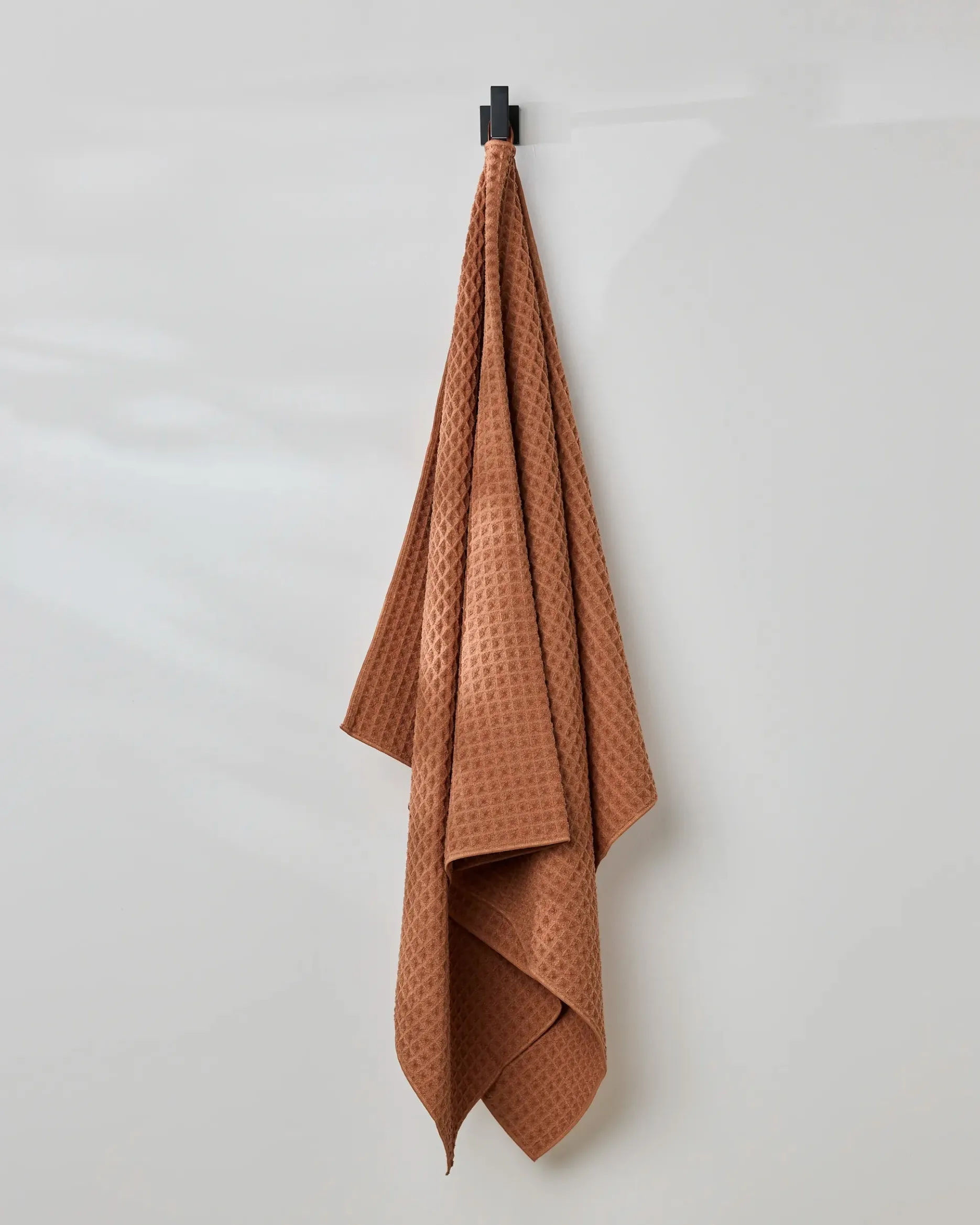 GEOMETRY Clay Waffle Bath Towel