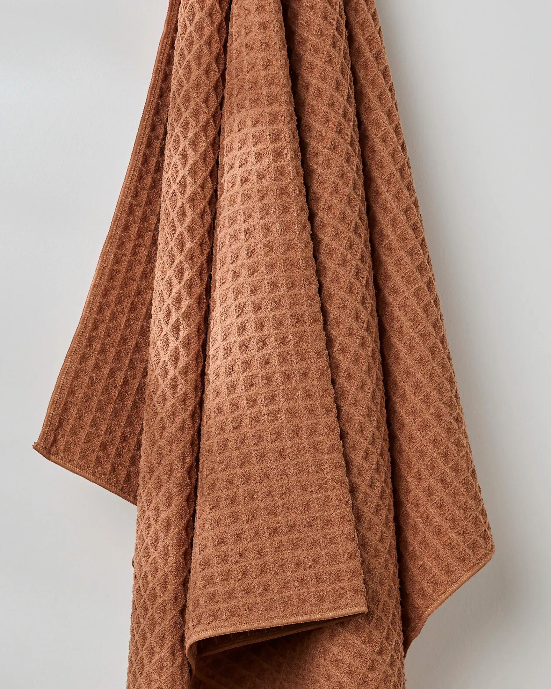 GEOMETRY Clay Waffle Bath Towel