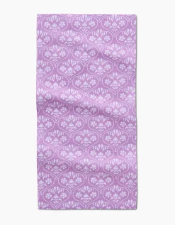 GEOMETRY Floral Vine Hearts Bar Towel
