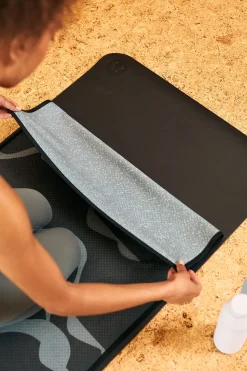 GEOMETRY Flow Yoga Towel