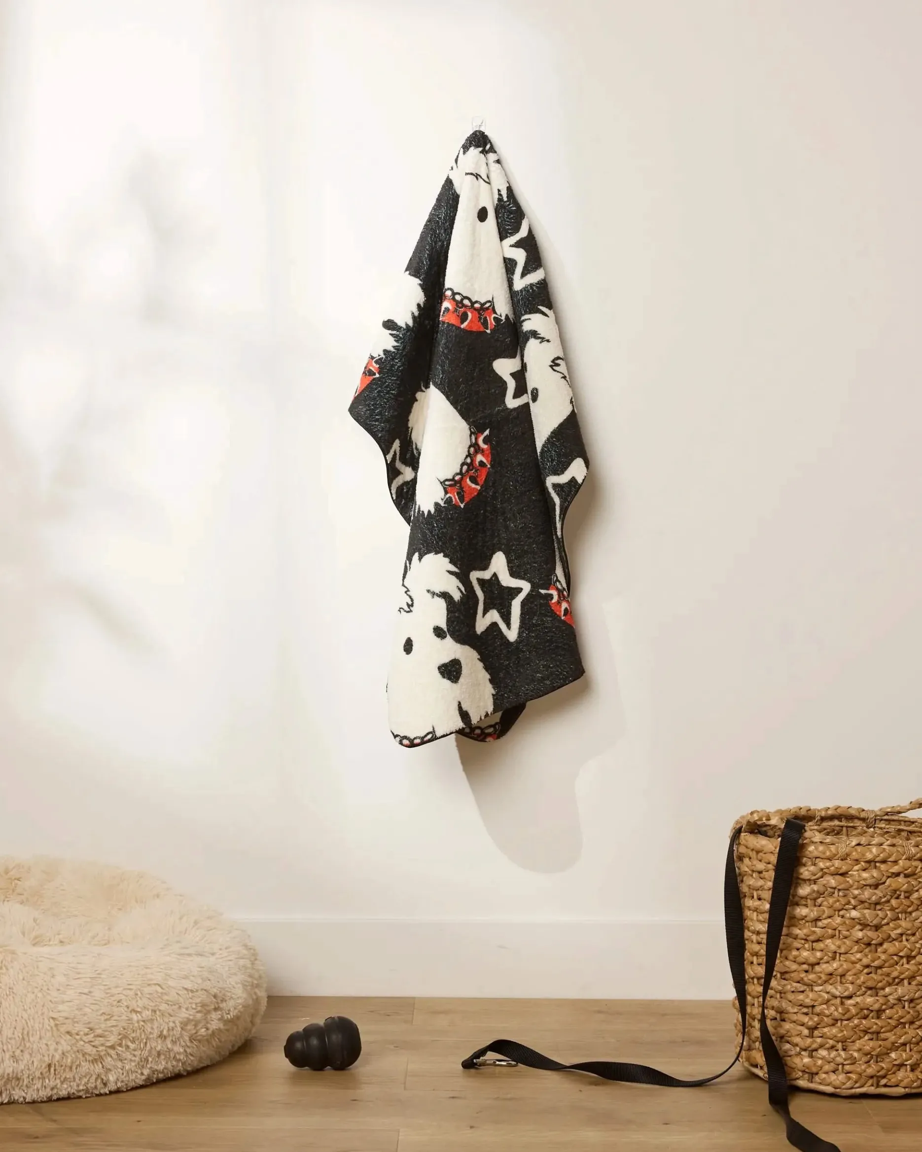 GEOMETRY Happy Howleen Plush Towel