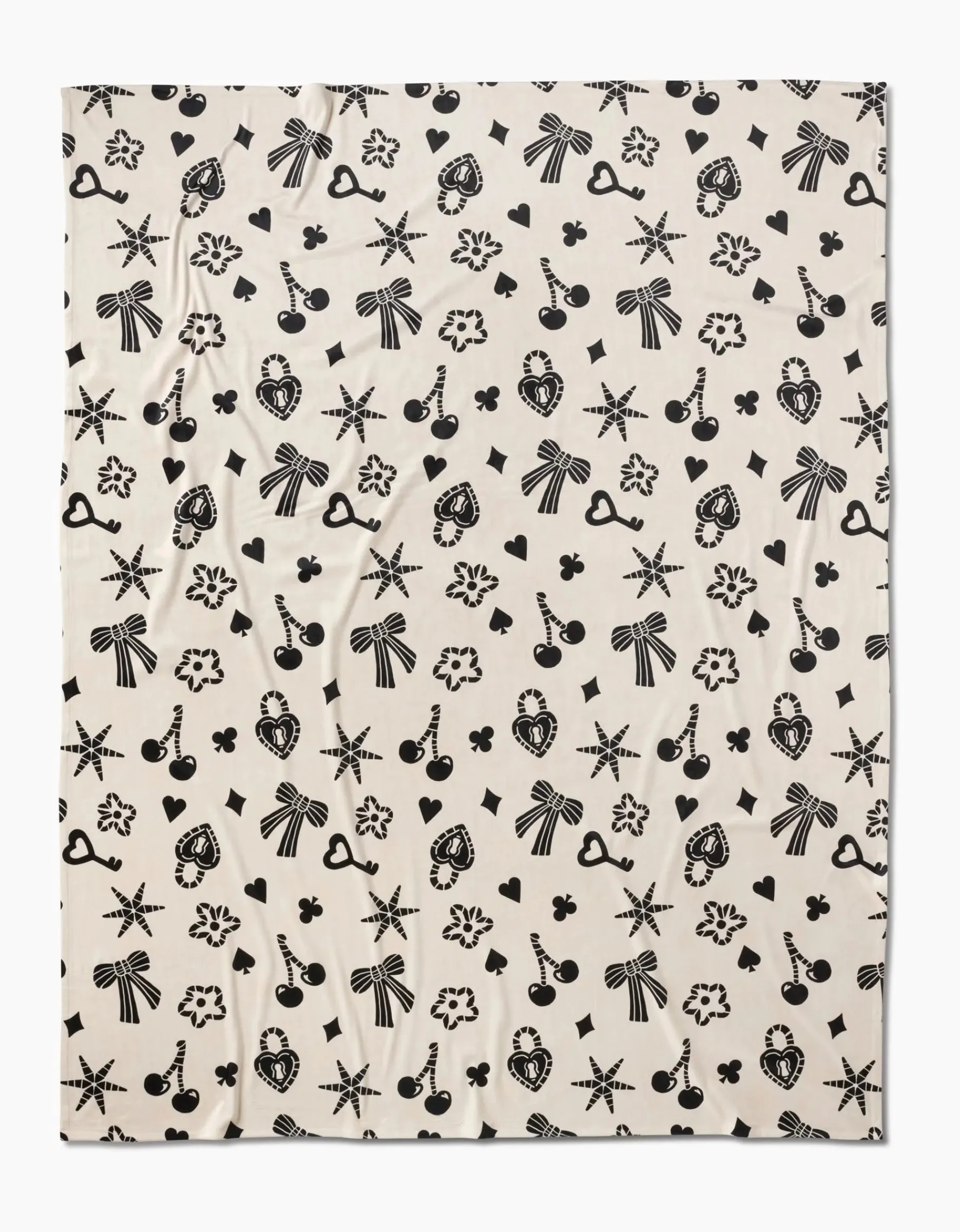 GEOMETRY Heart Locket Butter Blanket