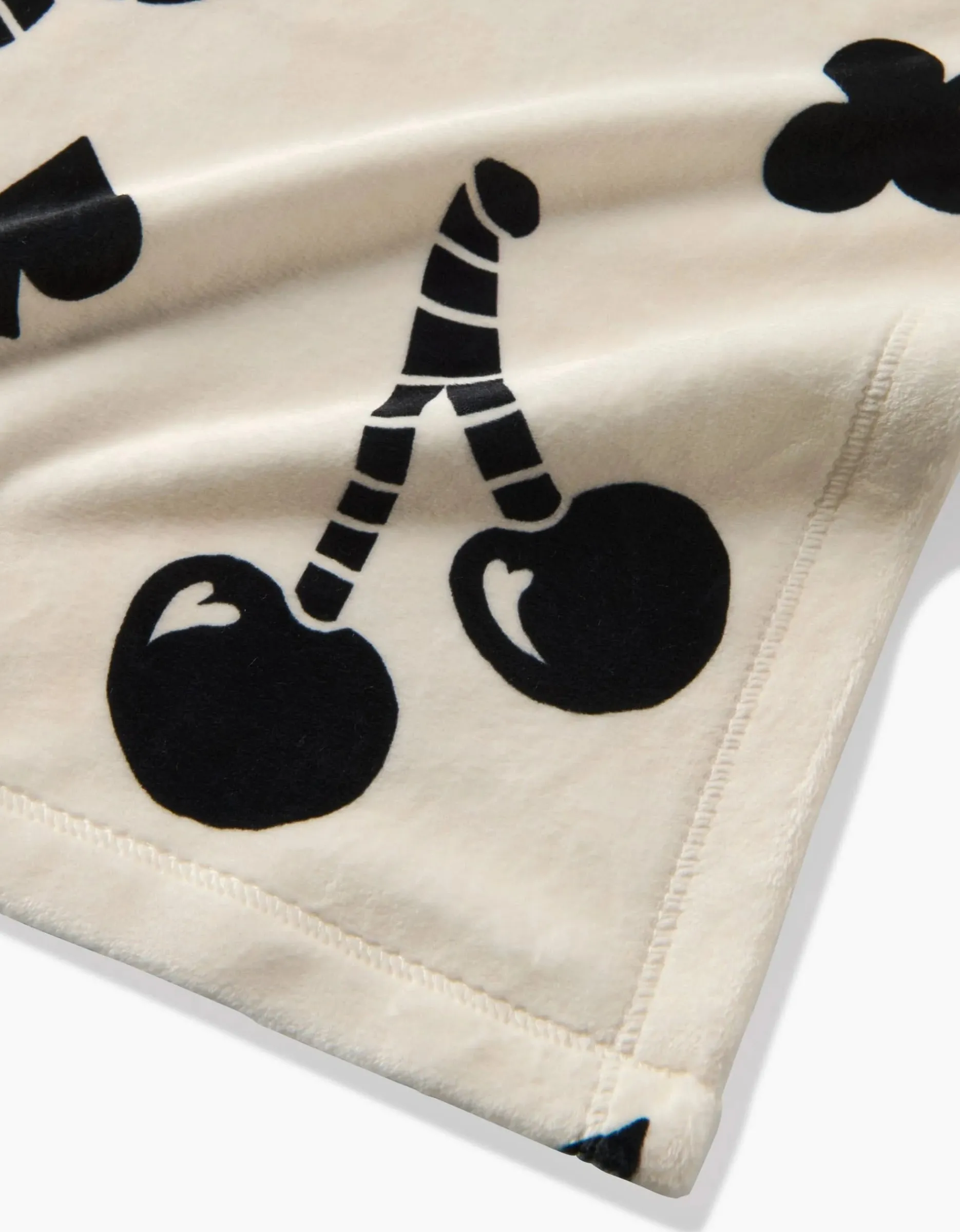 GEOMETRY Heart Locket Butter Blanket