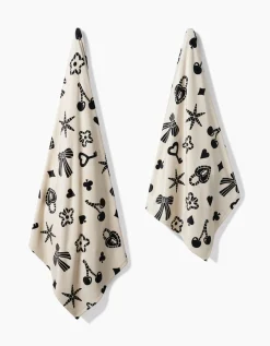 GEOMETRY Heart Locket Butter Blanket