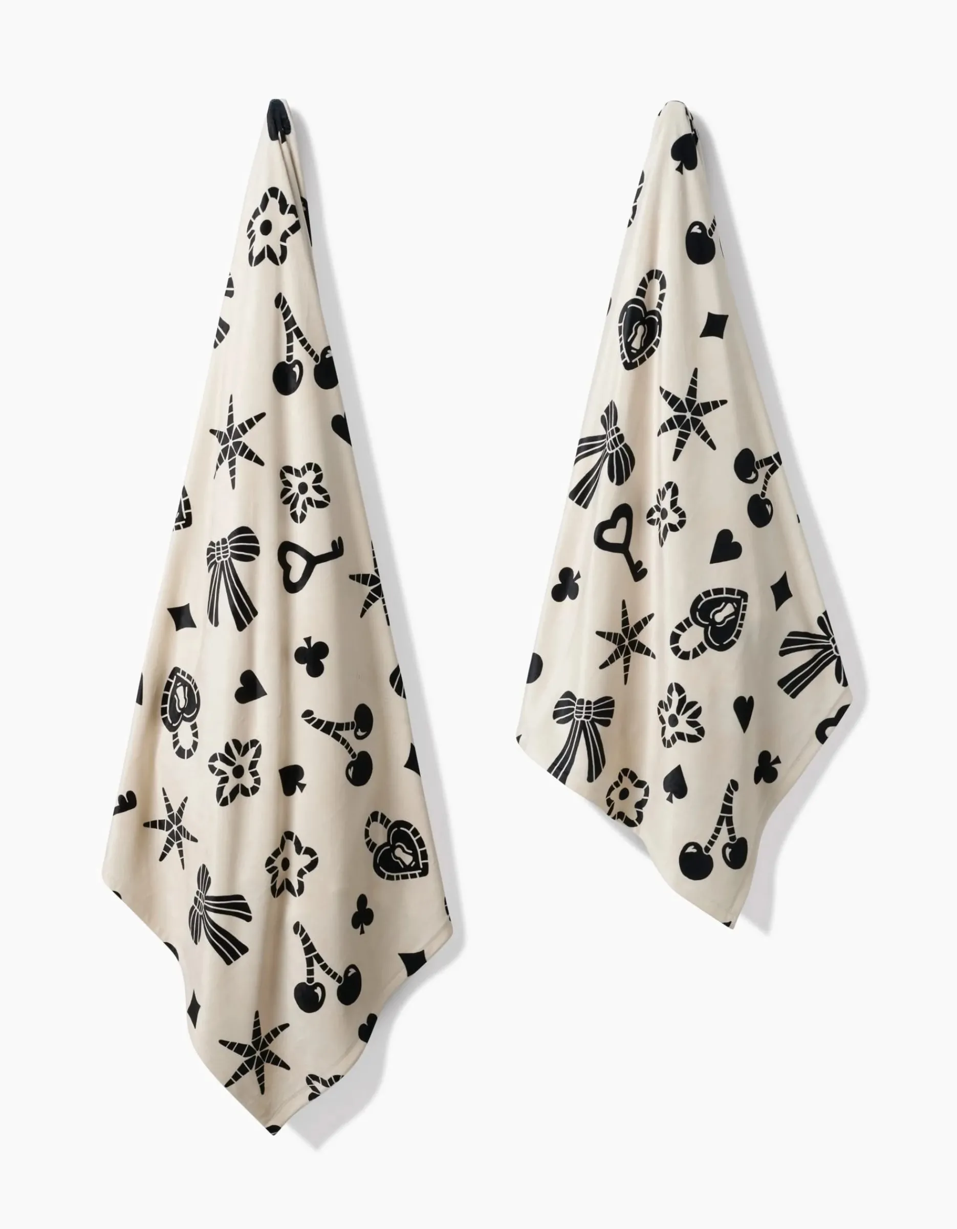 GEOMETRY Heart Locket Butter Blanket