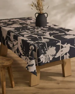 GEOMETRY Inverted Floral Black Tablecloth
