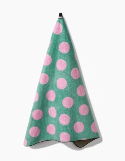 GEOMETRY Pink Ball Plush Towel