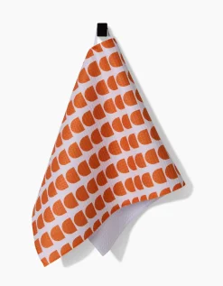 GEOMETRY Pink Illusion Bar Towel