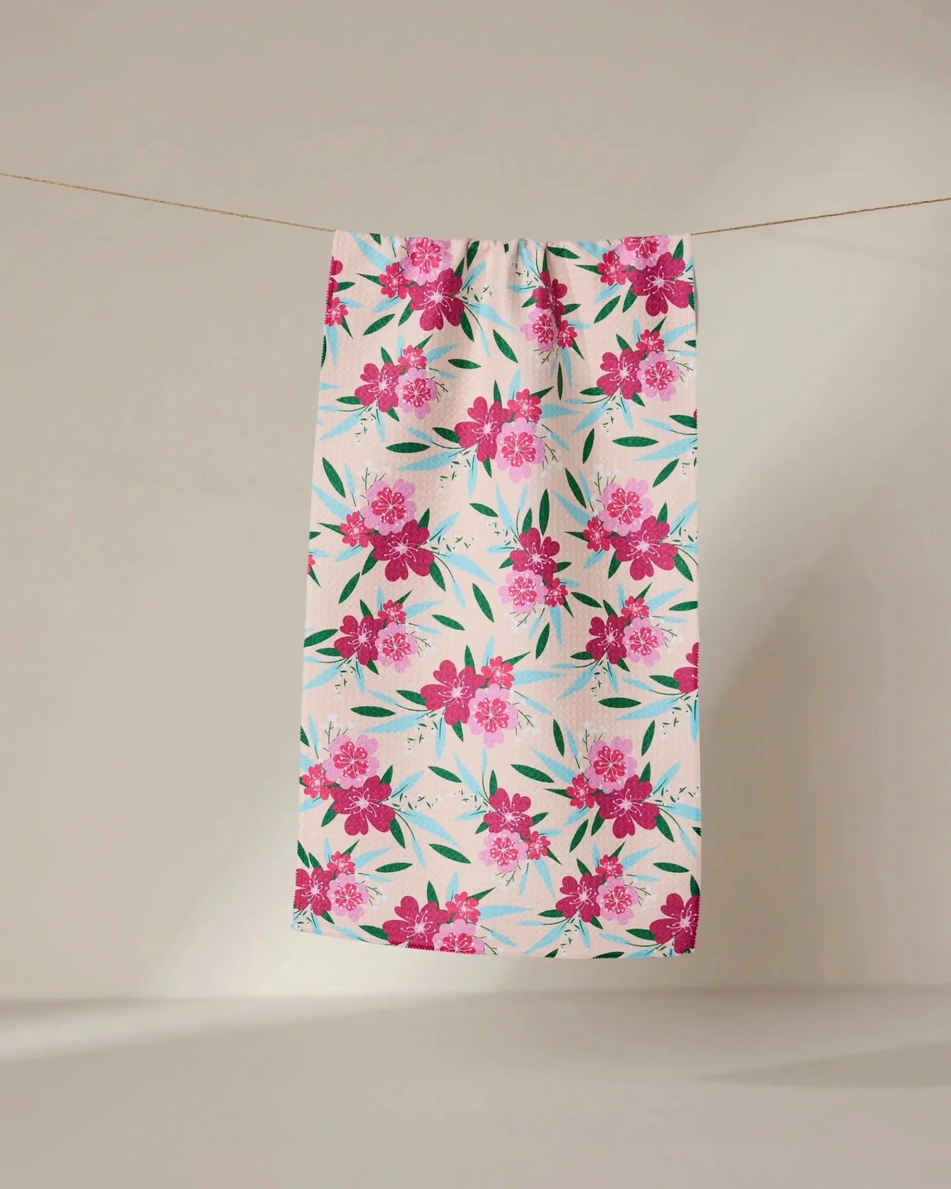 GEOMETRY Sending Love Bar Towel