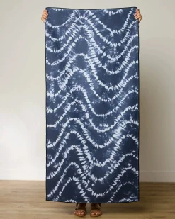 GEOMETRY Shibo Waves Beach Towel