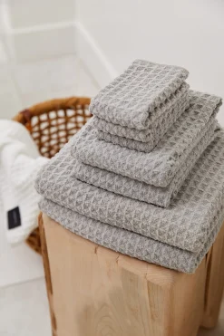 GEOMETRY Stone Waffle Bath Towel