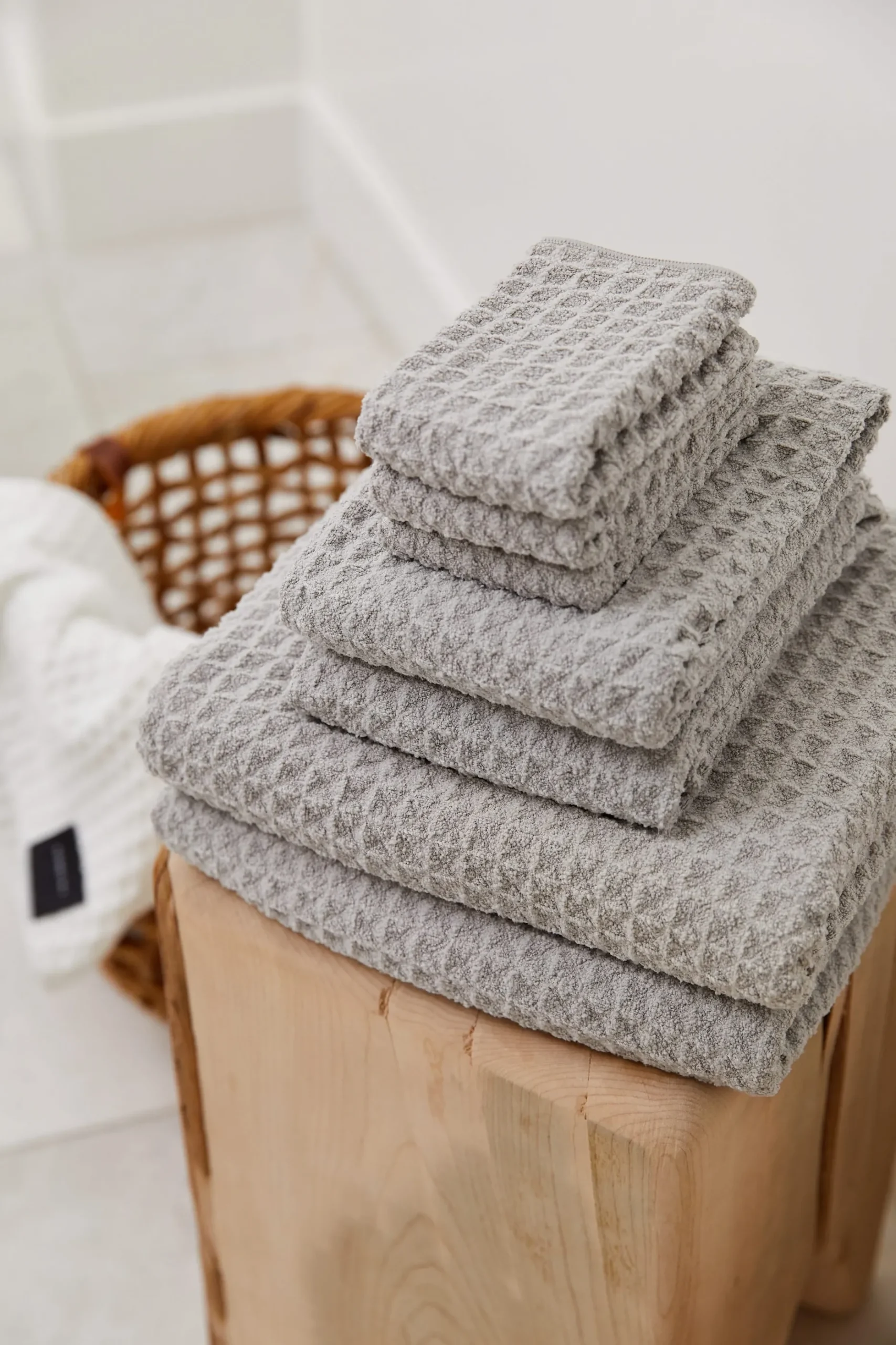GEOMETRY Stone Waffle Bath Towel