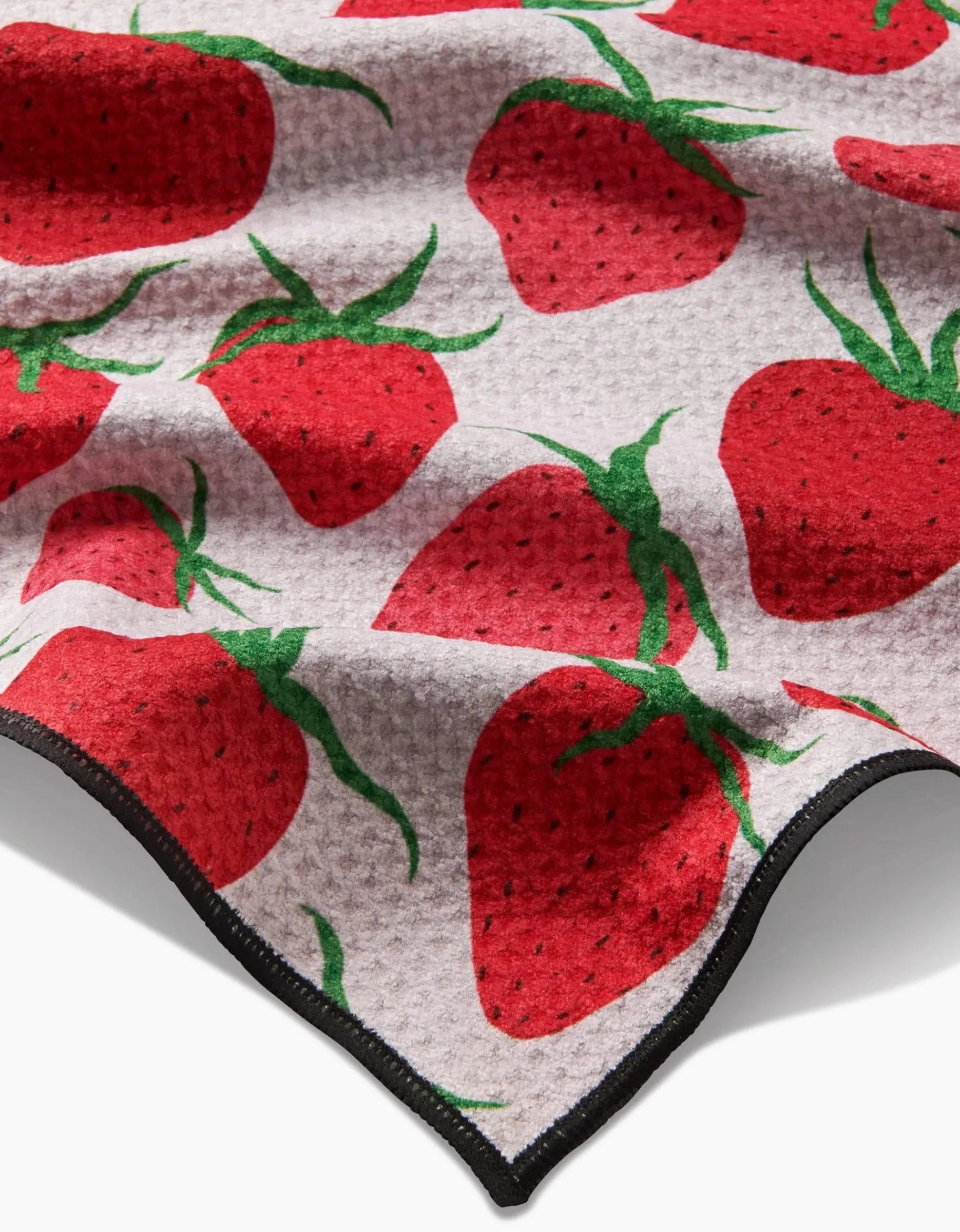 GEOMETRY Strawberry Sniff Dog Towel